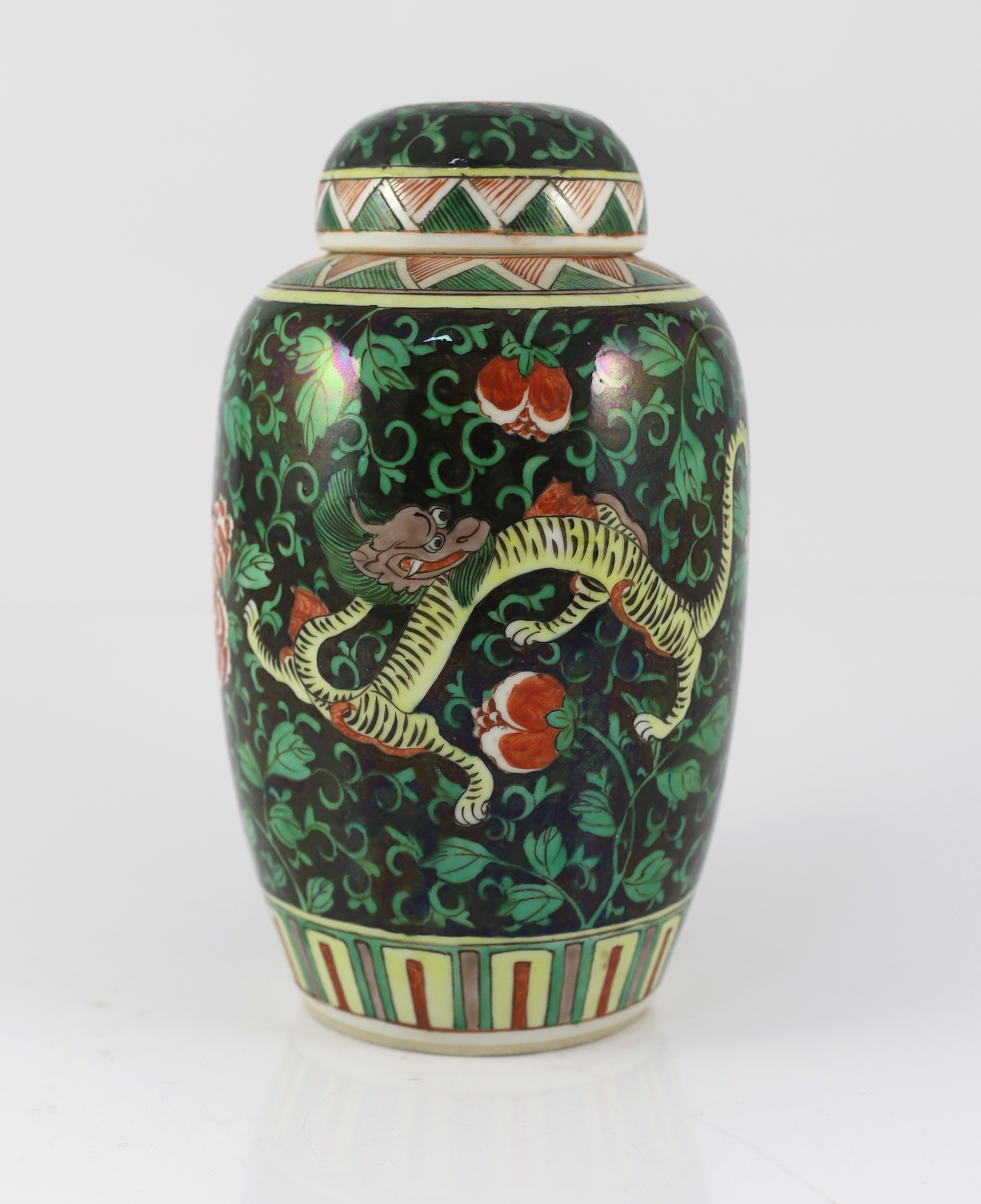 A small Chinese famille noire ‘dragon’ jar and cover, late 19th century, 21.5cm